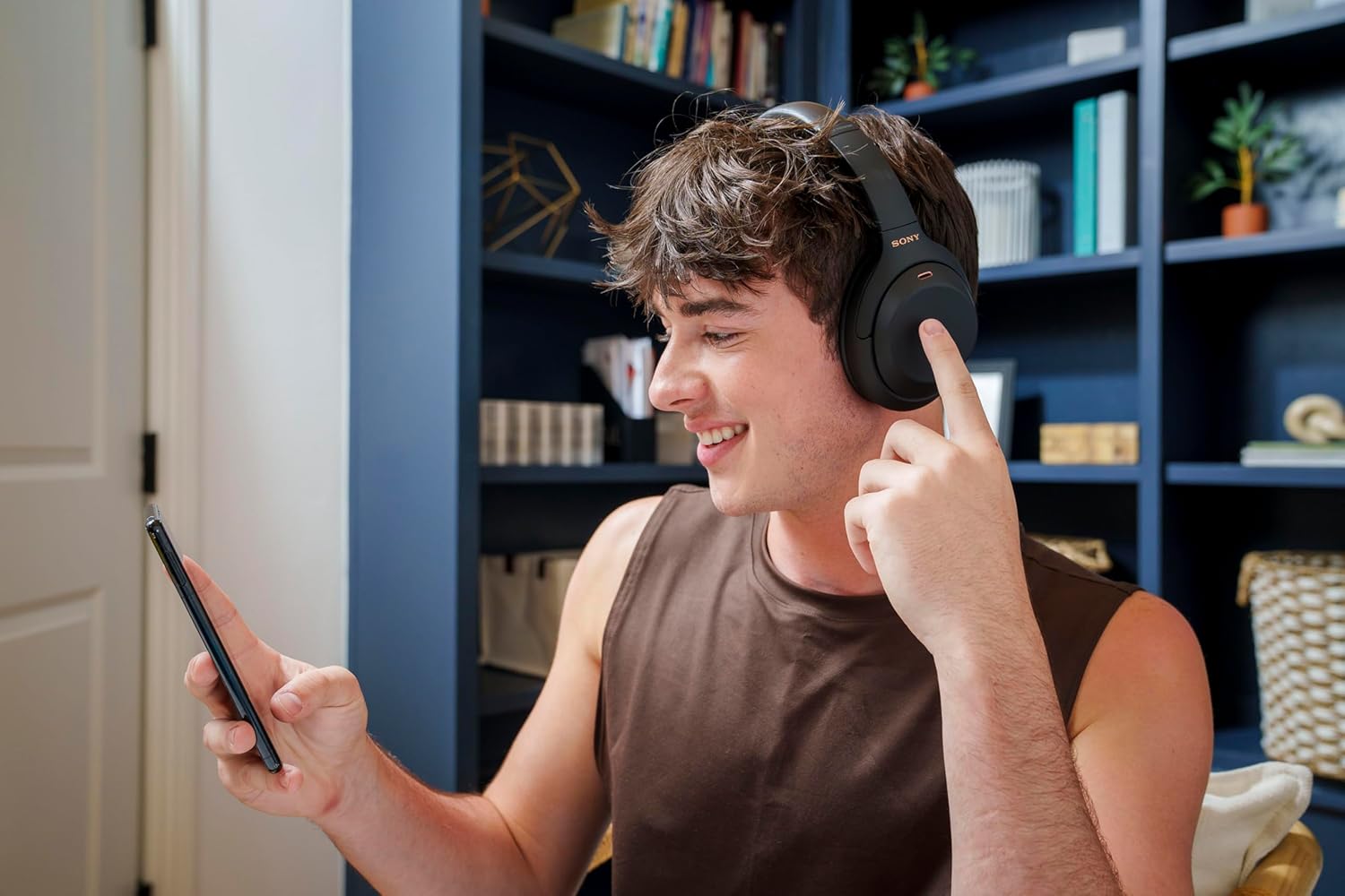 Sony WH-1000XM4 Wireless Premium Noise Canceling Overhead Headphones with Alexa Voice Control ( Black)